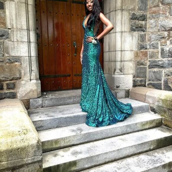 Jovani Dresses & Skirts - Jovani Emerald Sequin Mermaid Prom Dress Size 00 worn once